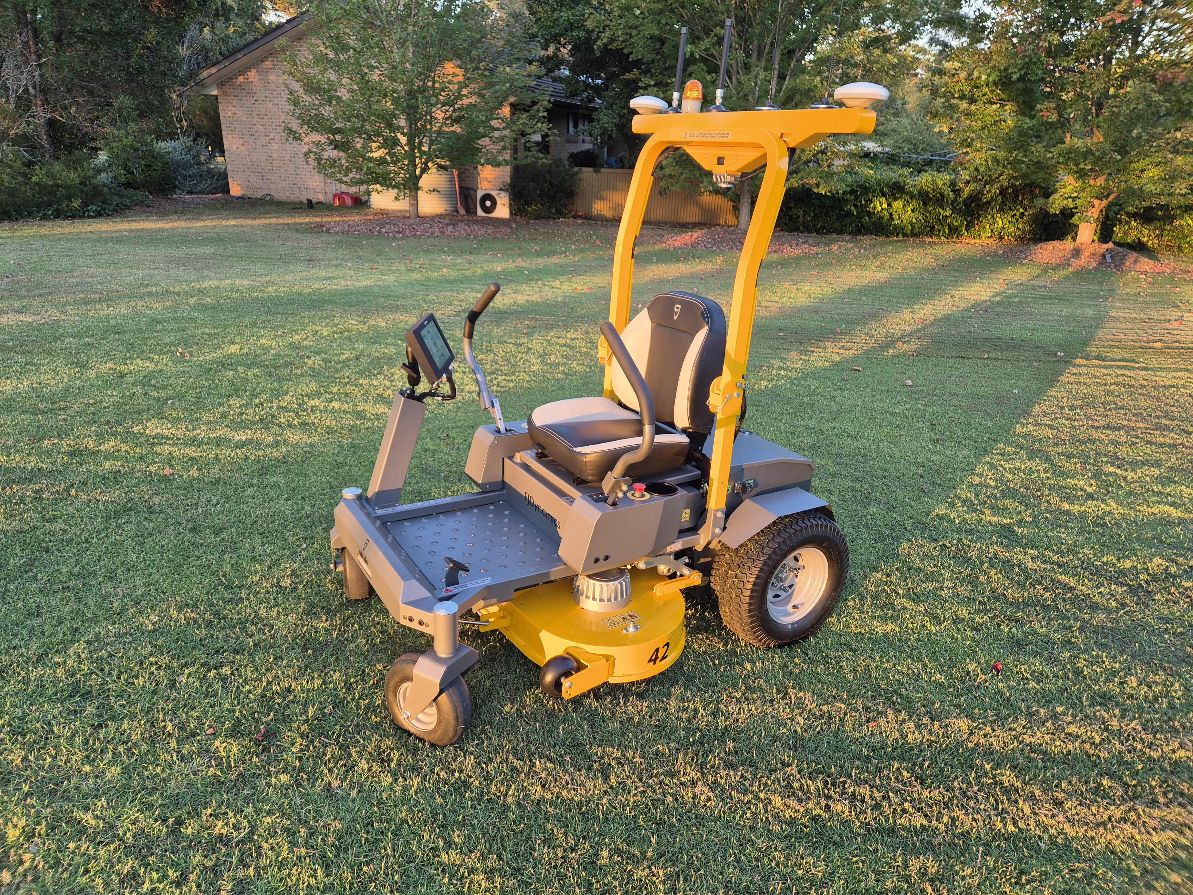 FJD Z42P VIDAR Smart Lawn Mower - Image 6
