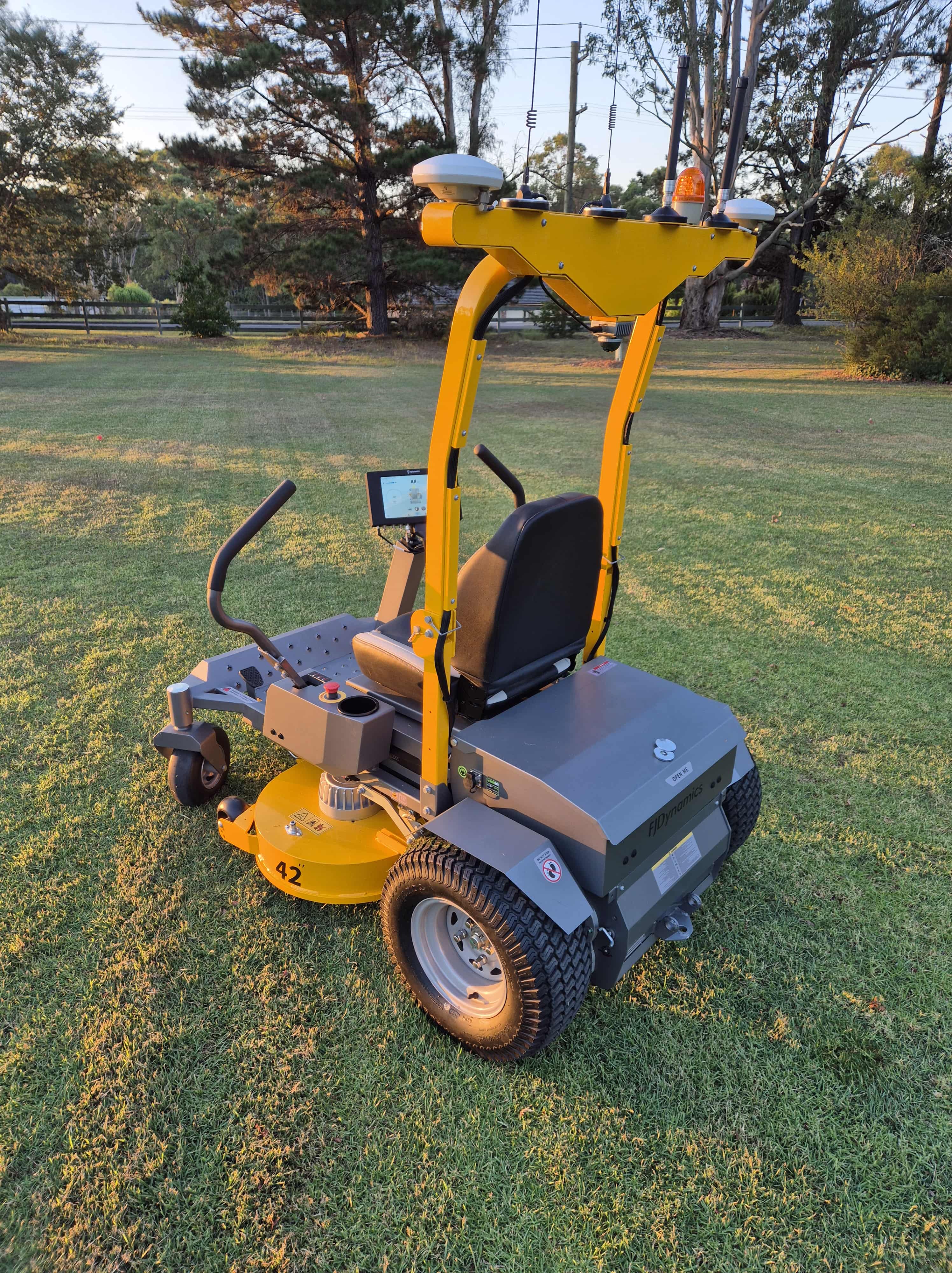 FJD Z42P VIDAR Smart Lawn Mower - Image 9